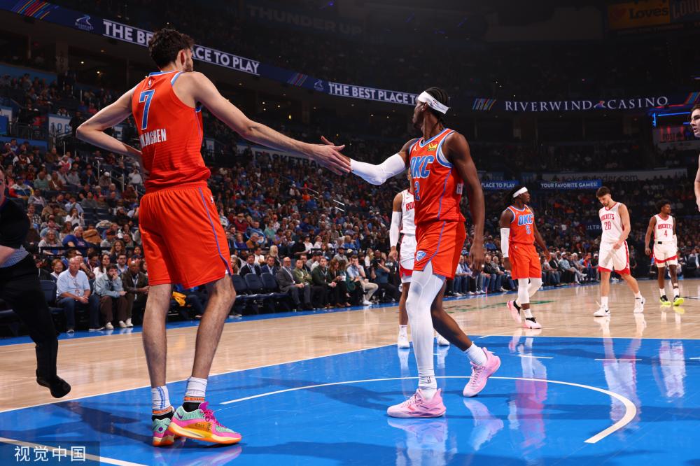 他们不仅为 他们不仅为